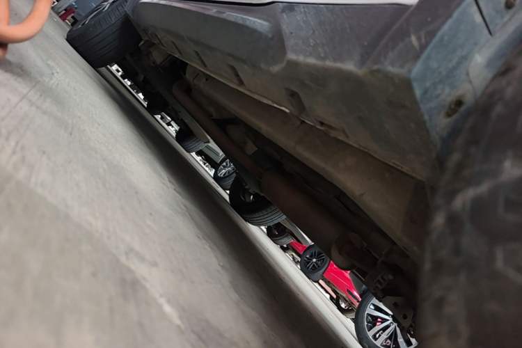 Used Yema Bojun 2019 Performance Version 1.5T CVT Lingdong Model Right Side Sill