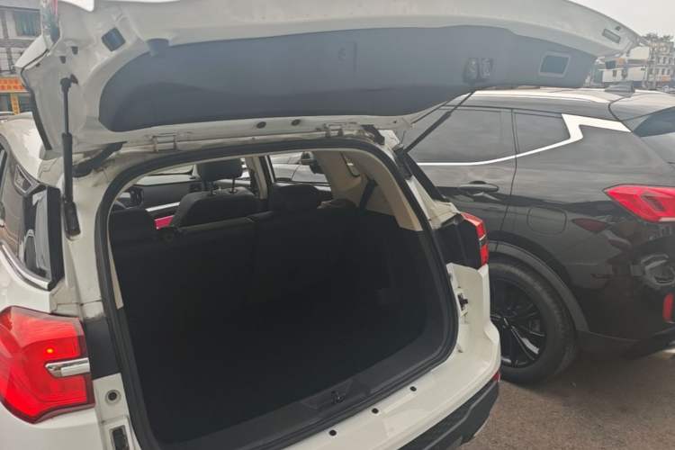 Used Yema Bojun 2019 Performance Version 1.5T CVT Lingdong Model Trunk