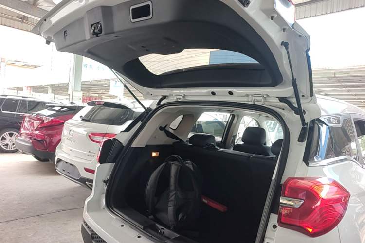 Used Yema Bojun 2019 Performance Version 1.5T CVT Lingdong Model Trunk
