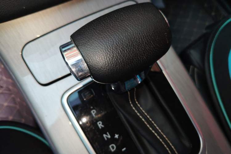 Used Yema Bojun 2021 Revised Version Sport Edition 1.5L CVT Comfort Type Gear Lever
