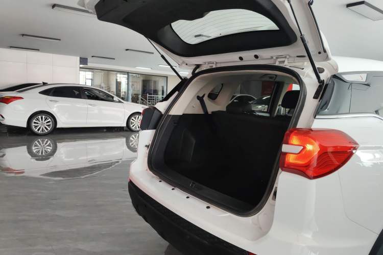 Used Yema Bojun 2021 Revised Version Classic Edition 1.5L Manual Fashionable Style Trunk