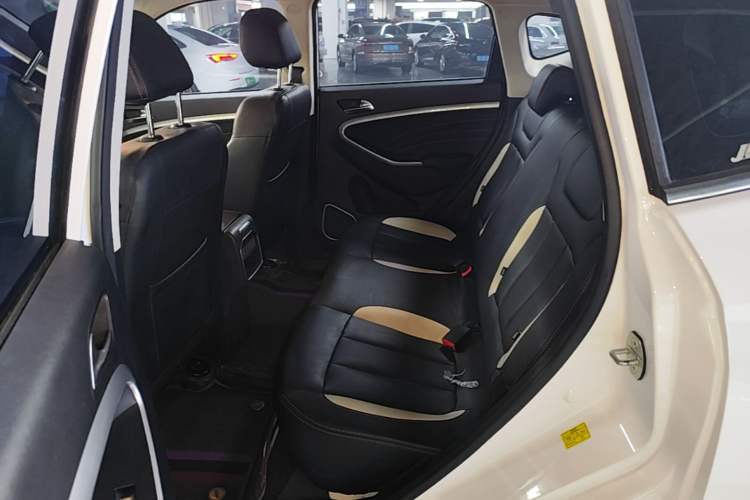 Used Yema Bojun 2022 1.5L Manual Luxury Version Left Rear Seat