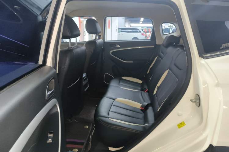 Used Yema Bojun 2022 1.5L Manual Luxury Version Left Rear Seat