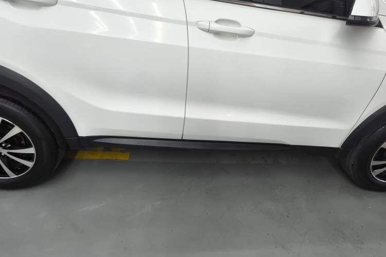 Used Yema Bojun 2022 1.5L Manual Luxury Version Right Side Sill