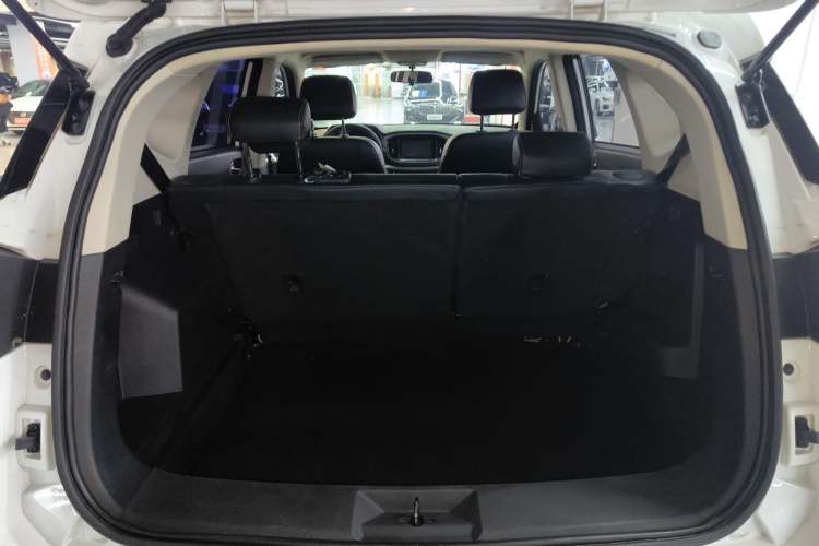 Used Yema Bojun 2022 1.5L Manual Luxury Version Trunk