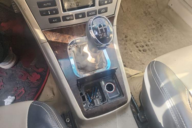 Used Yema F10 2011 1.5L Luxury Model Gear Lever