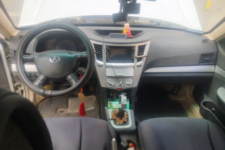 Used Yema F10 2011 1.5L Luxury Model Center Console