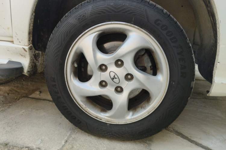 Used Yema F10 2011 1.5L Luxury Model Right Front Wheel Hub