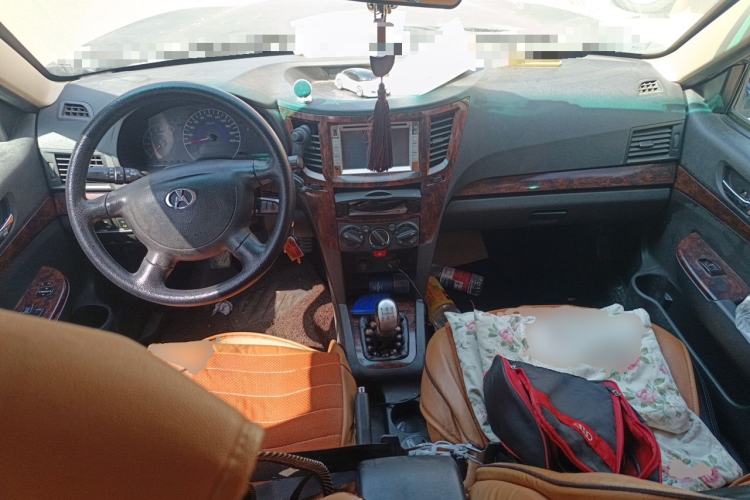 Used Yema F12 2014 1.5L Manual Center Console