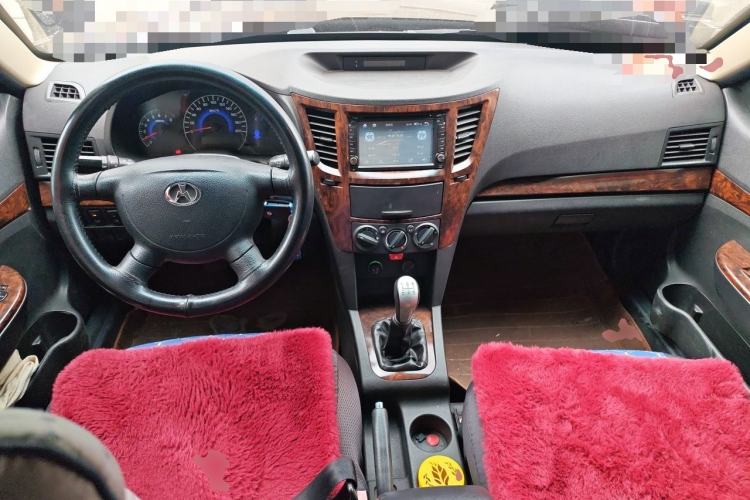 Used Yema F12 2014 1.5L Manual Center Console