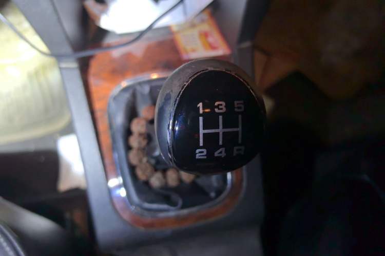Used Yema F16 2014 1.6L Manual Elite Edition Gear Lever