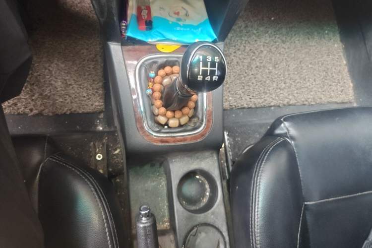 Used Yema F16 2014 1.6L Manual Elite Edition Gear Lever