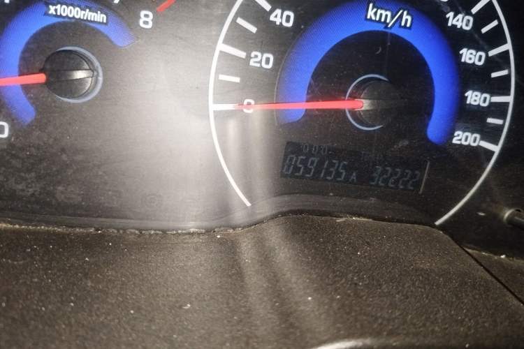 Used Yema F16 2014 1.6L Manual Elite Edition Odometer Close Up