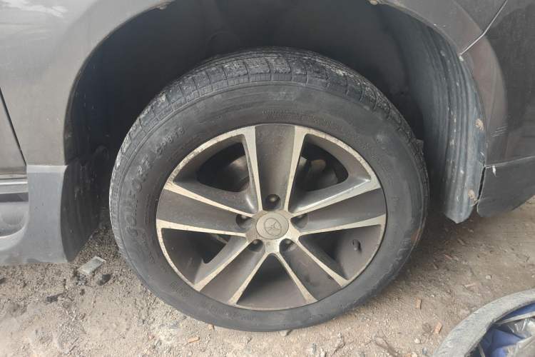 Used Yema F16 2014 1.6L Manual Elite Edition Right Front Wheel Hub