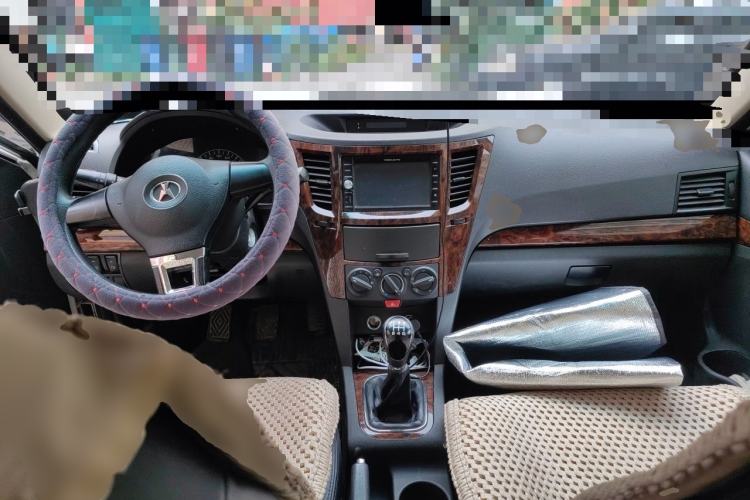 Used Yema F16 2014 1.6L Manual Elite Edition Center Console