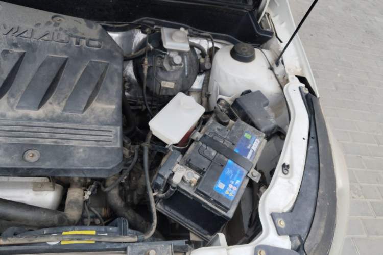 Used Yema F16 2014 1.6L Manual Elite Edition Engine Bay Left