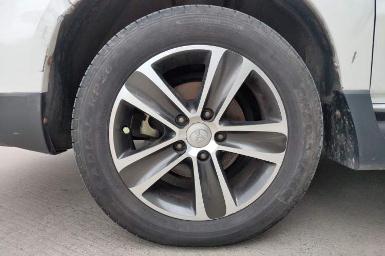 Used Yema F16 2014 1.6L Manual Elite Edition Left Front Wheel Hub