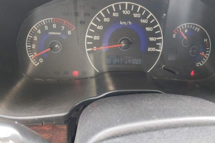 Used Yema F16 2014 1.6L Manual Elite Edition Odometer Close Up