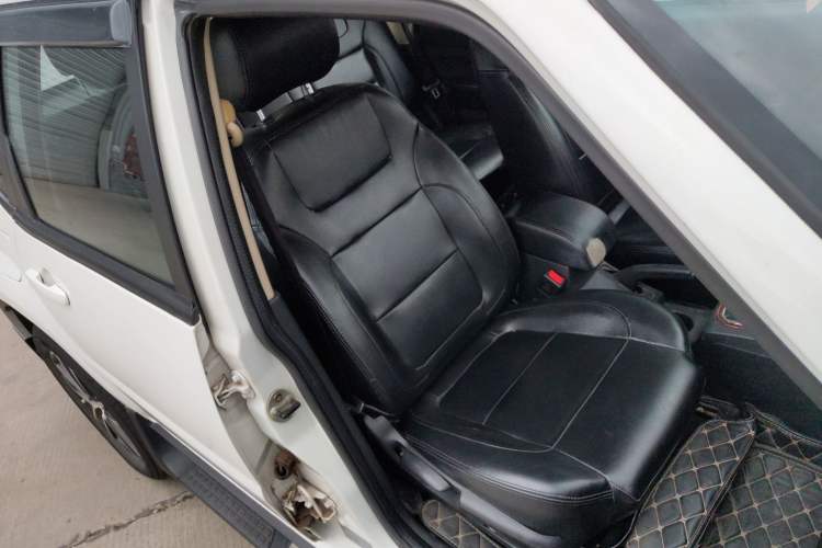 Used Yema F16 2014 1.6L Manual Elite Edition Right Front Seat
