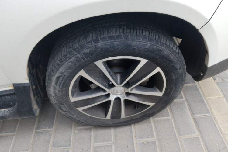 Used Yema F16 2014 1.6L Manual Elite Edition Right Front Wheel Hub