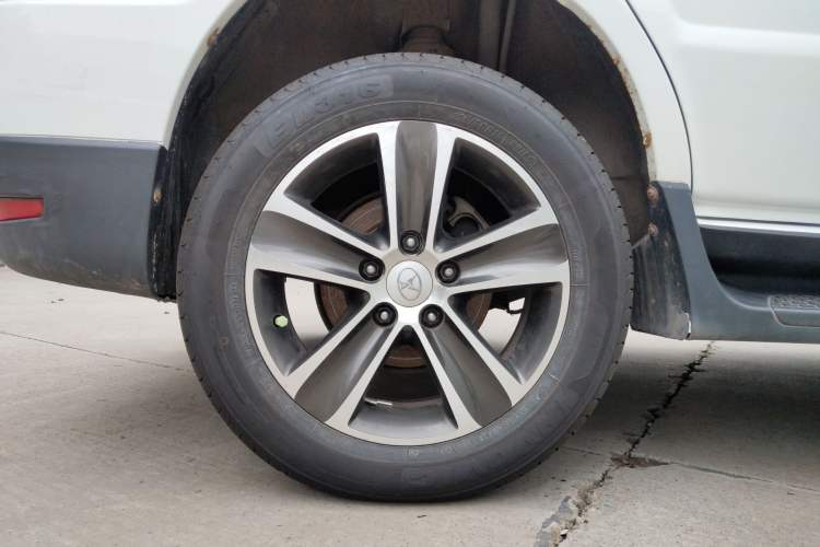 Used Yema F16 2014 1.6L Manual Elite Edition Right Rear Wheel Hub
