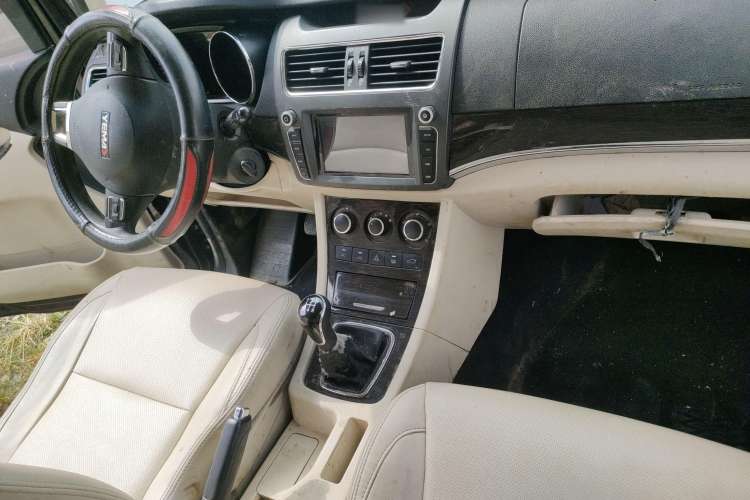 Used Yema Spica 2018 1.5L Manual Luxury Model Center Console