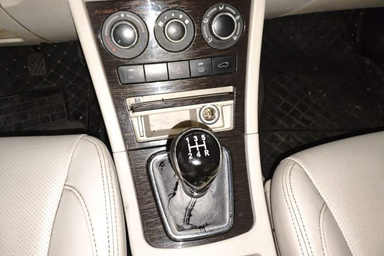 Used Yema Spica 2018 1.5L Manual Luxury Model Gear Lever