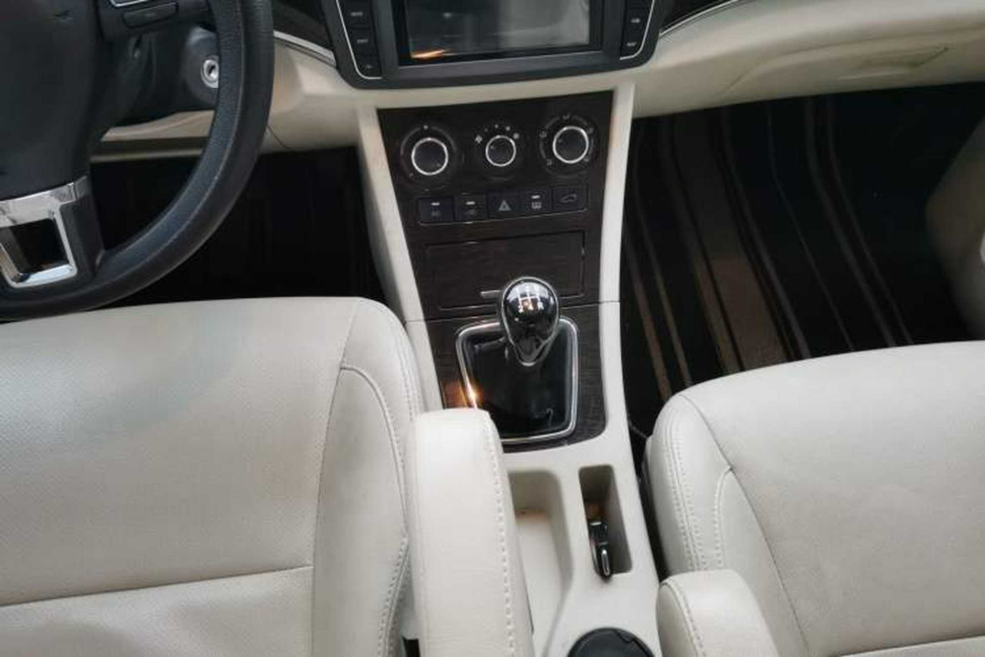Used Yema Spica 2018 1.5L Manual Luxury Model Gear Lever