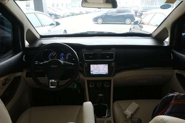 Used Yema Spica 2018 1.5L Manual Comfort Model Center Console