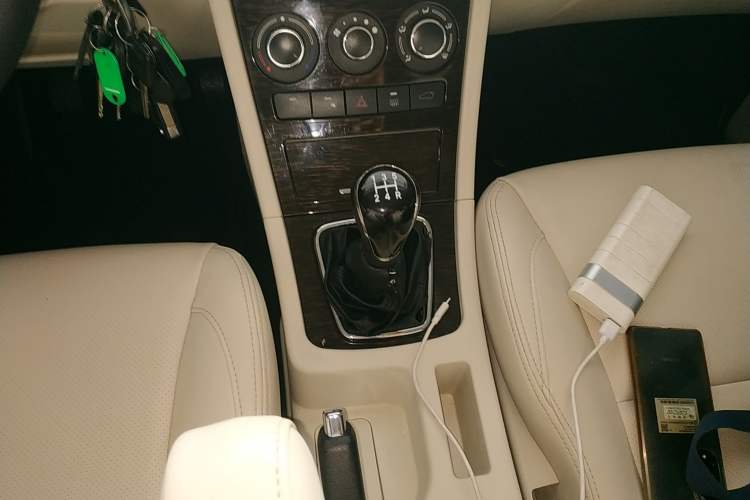 Used Yema Spica 2018 1.5L Manual Comfort Model Gear Lever