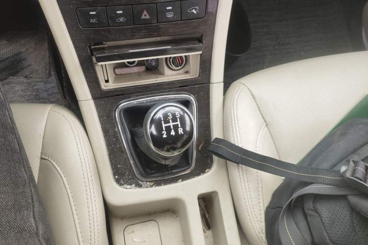 Used Yema Spica 2018 1.5L Manual Luxury Model Gear Lever