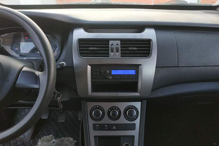 Used Yema Spica 2020 1.5L Manual Comfort Version Audio And AC Panel