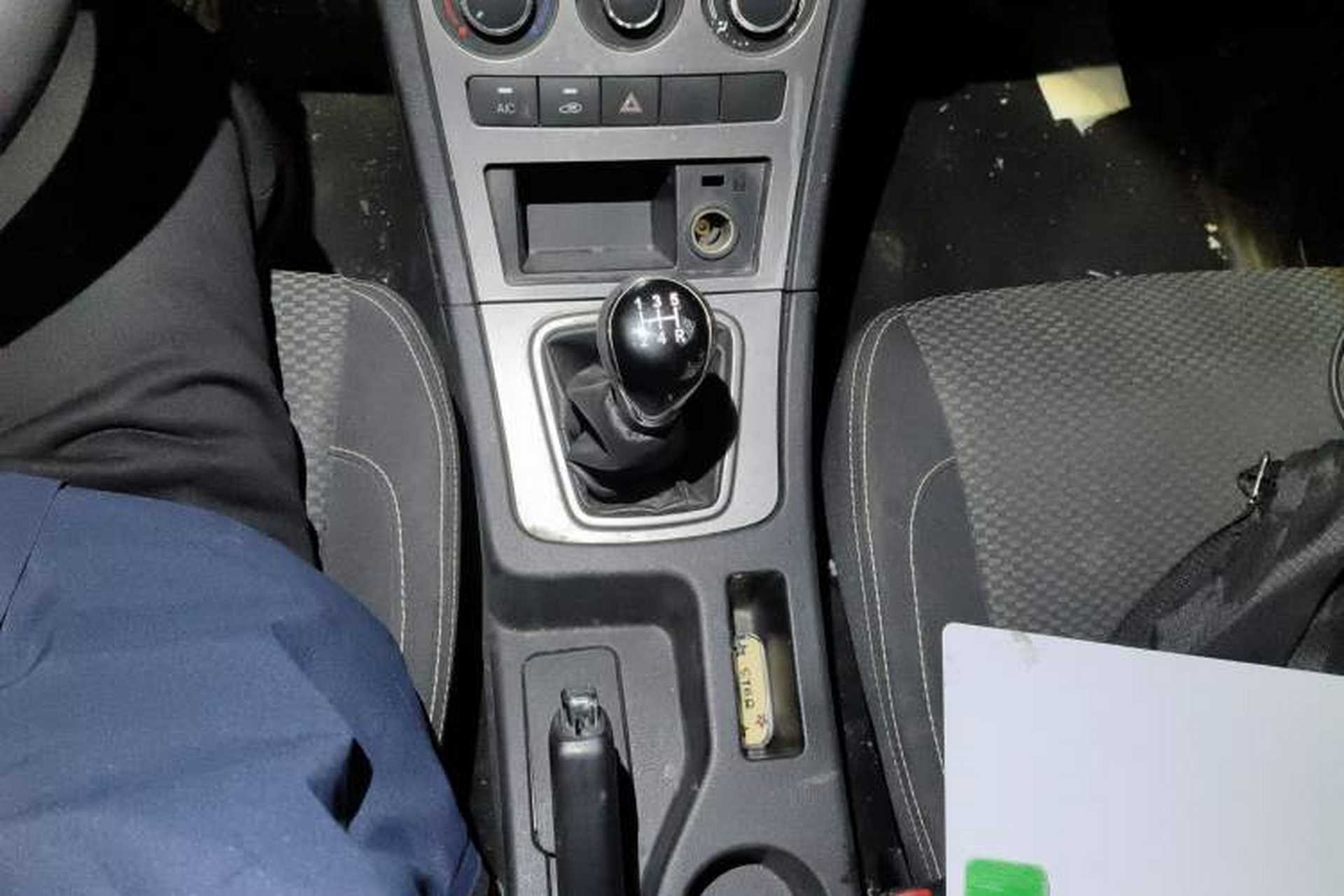 Used Yema Spica 2020 1.5L Manual Comfort Version Gear Lever