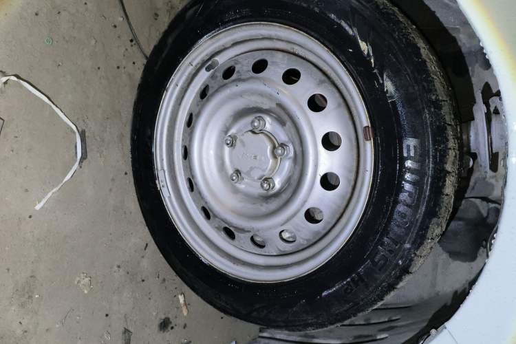 Used Yema Spica 2020 1.5L Manual Comfort Version Right Front Wheel Hub