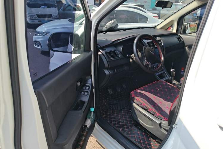 Used Yema Spica 2021 Revised Version 2 1.5L Manual Comfort Edition Driver Seat