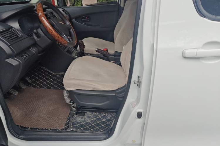 Used Yema Spica 2021 1.5L Manual Logistics Version 8 Seats Left Front Seat