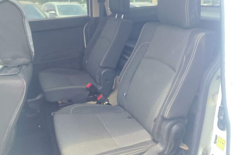 Used Yema Spica 2021 Revised 1.5L CVT Comfort Edition Left Rear Seat