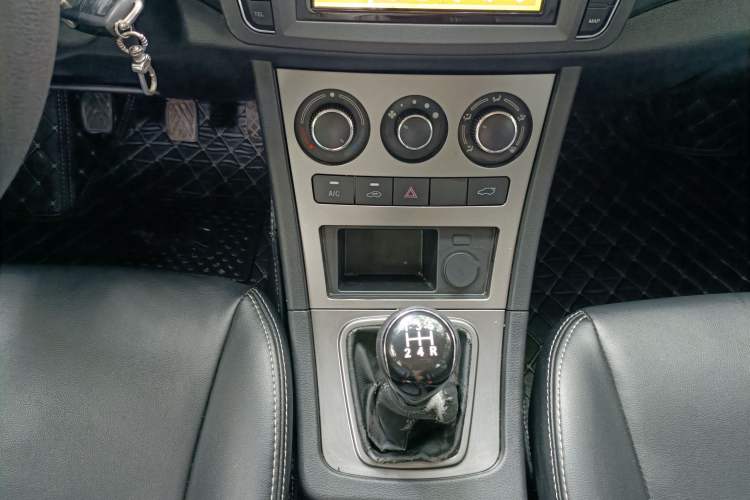 Used Yema Spica 2022 1.5L Manual Luxury Model Gear Lever