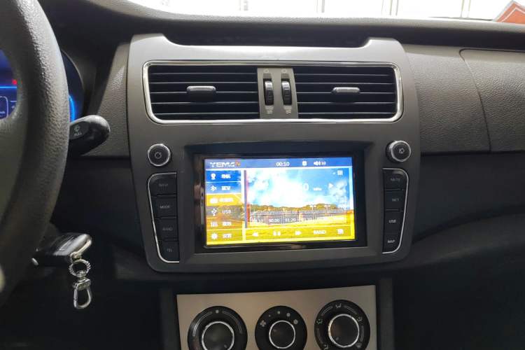 Used Yema Spica 2022 1.5L Manual Luxury Model Interior 3