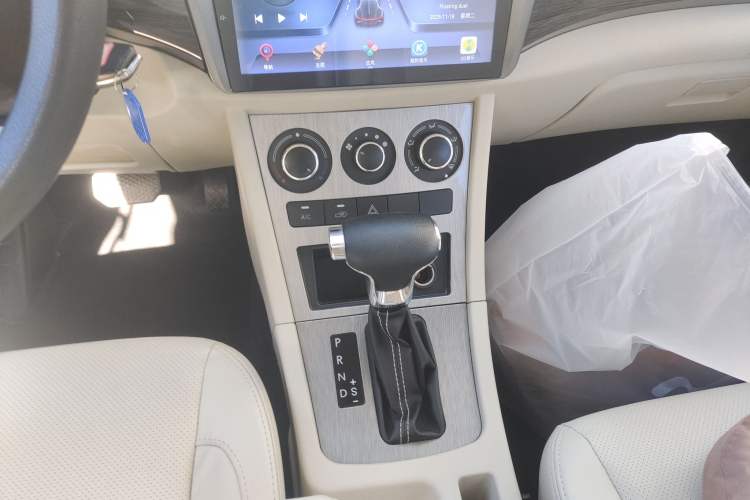 Used Yema Spica 2022 1.5L CVT Luxury Version Gear Lever