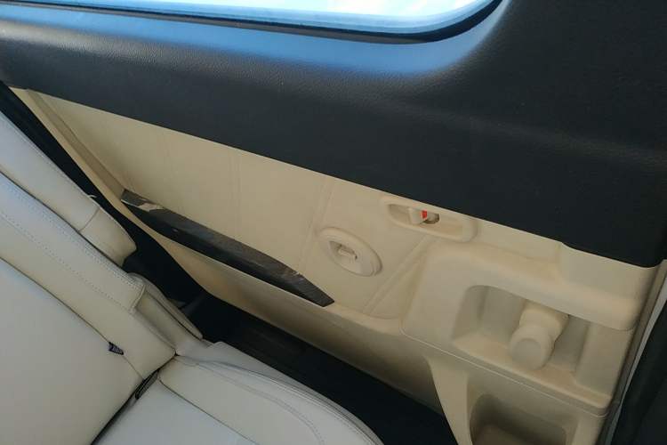 Used Yema Spica 2022 1.5L CVT Luxury Version Interior 8