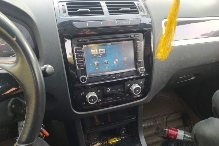Used Yema T70 2015 1.8L Manual Luxury Model Audio And AC Panel