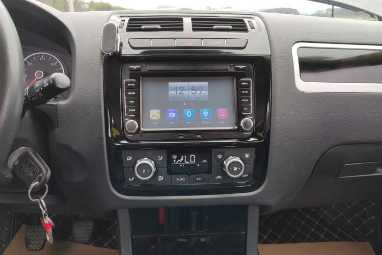 Used Yema T70 2015 Revised 1.8L Manual Elite Version Audio And AC Panel
