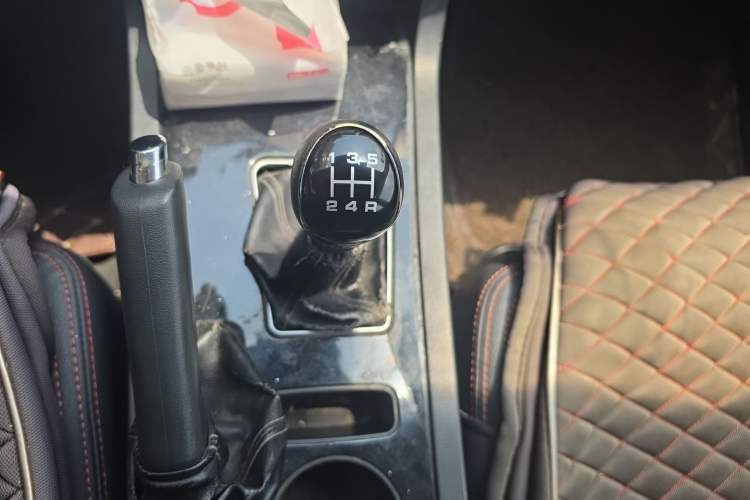 Used Yema T70 2015 Revised 1.8L Manual Elite Version Gear Lever
