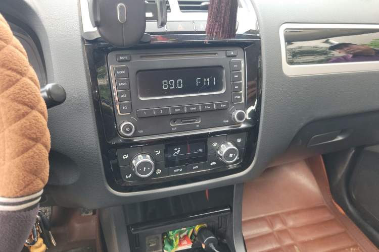 Used Yema T70 2015 1.8L Manual Comfort Model Audio And AC Panel