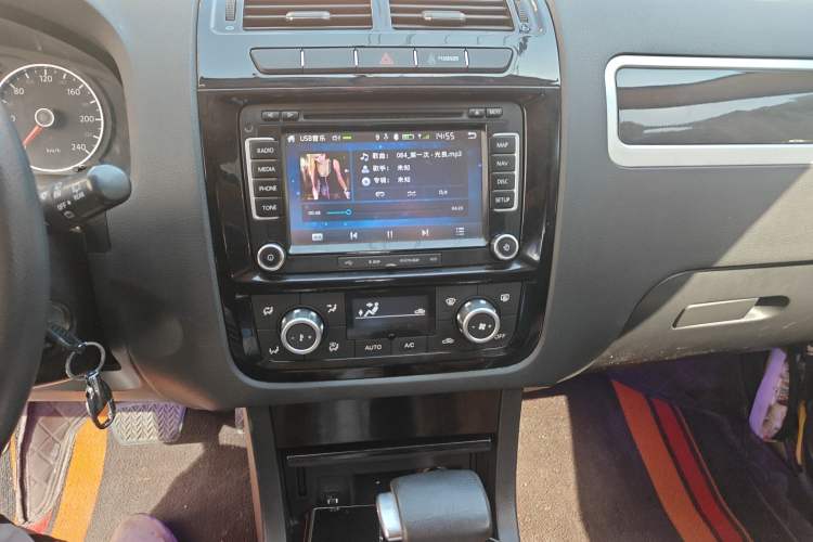 Used Yema T70 2015 1.8T CVT Flagship Model Audio And AC Panel