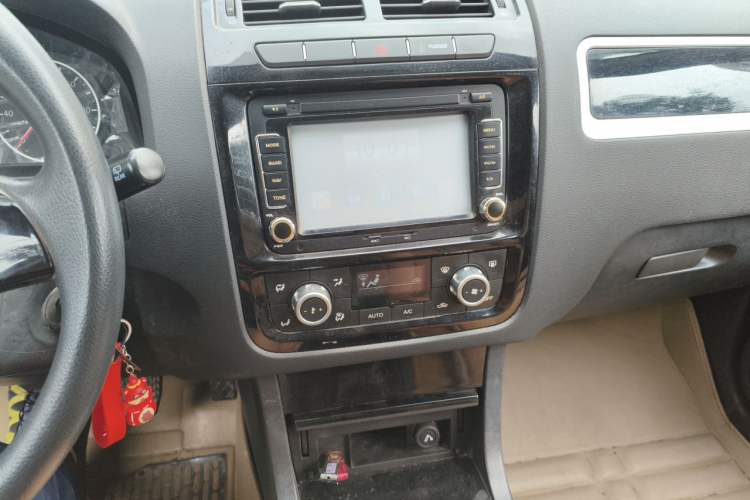 Used Yema T70 2015 1.8L Manual Comfort Model Audio And AC Panel