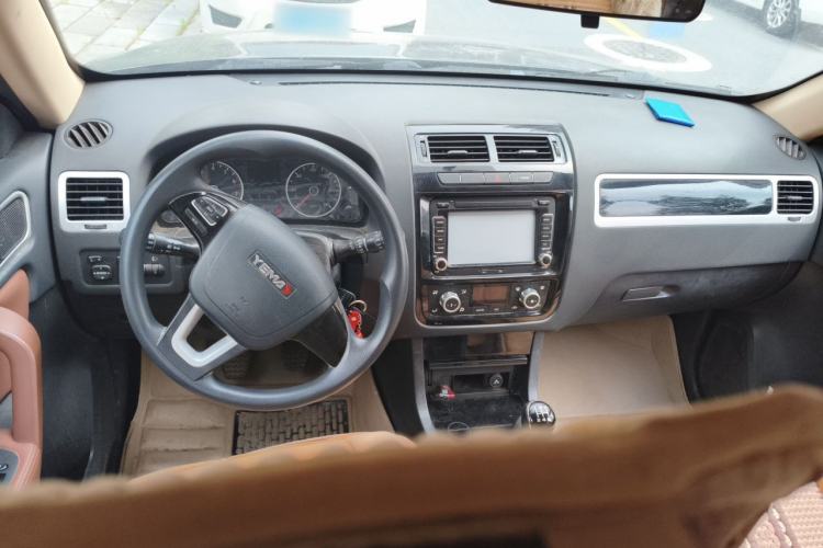 Used Yema T70 2015 1.8L Manual Comfort Model Center Console
