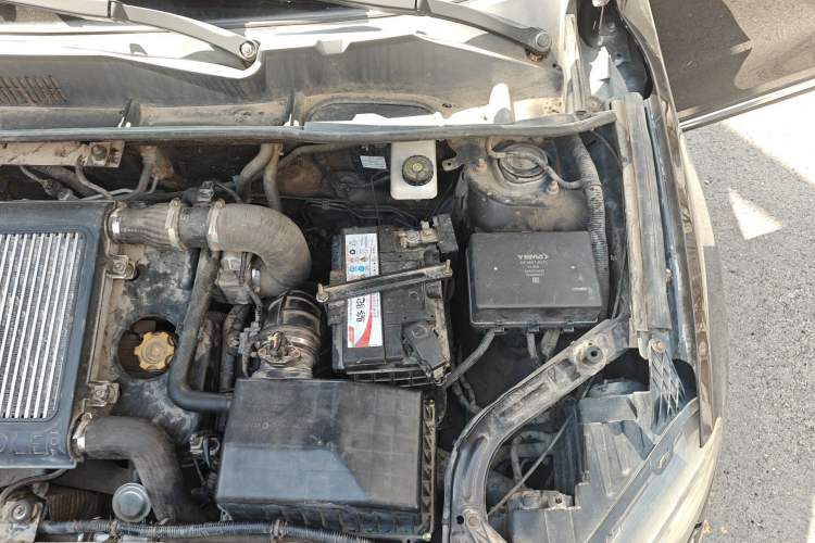 Used Yema T70 2015 1.8T CVT Flagship Model Engine Bay Left