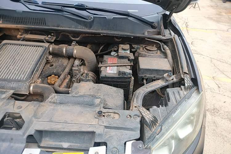Used Yema T70 2015 Revised 1.8T CVT Elegant Version Engine Bay Left